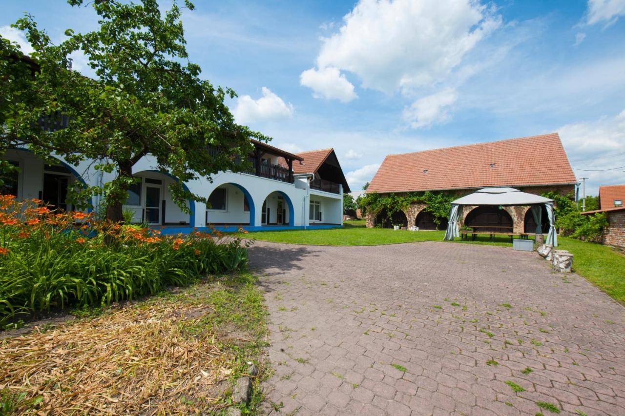 Penzion Posada Podivin Exterior photo
